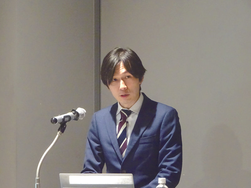 講演する中村氏