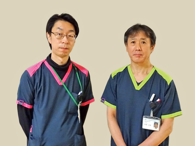 髙橋正樹技師長と中村浩三係長（左）