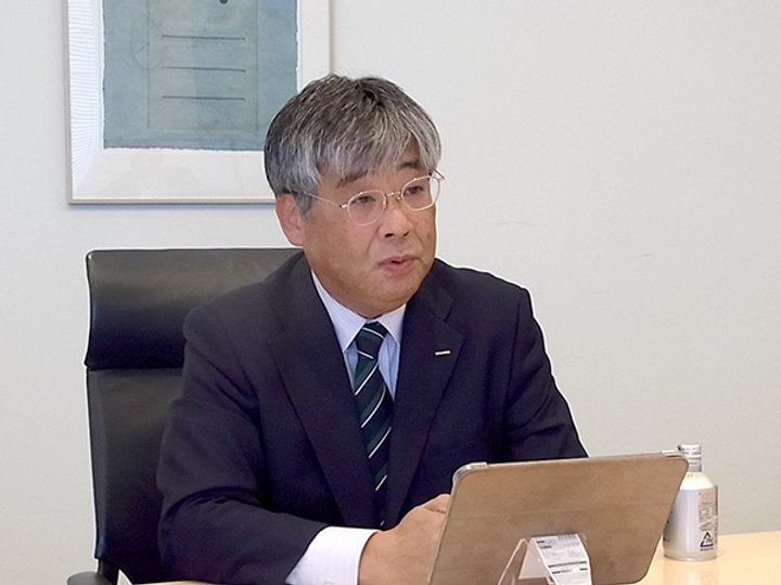 会見する浅野社長