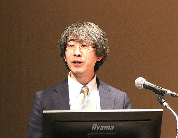 講演する神戸氏