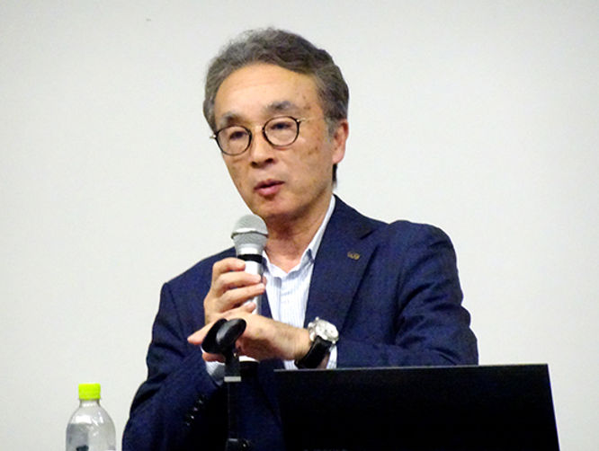 講演する横地会長