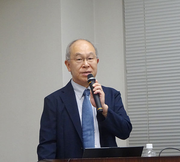 ガイドライン委員長の塚本和久氏（帝京大学）改訂内容を説明した