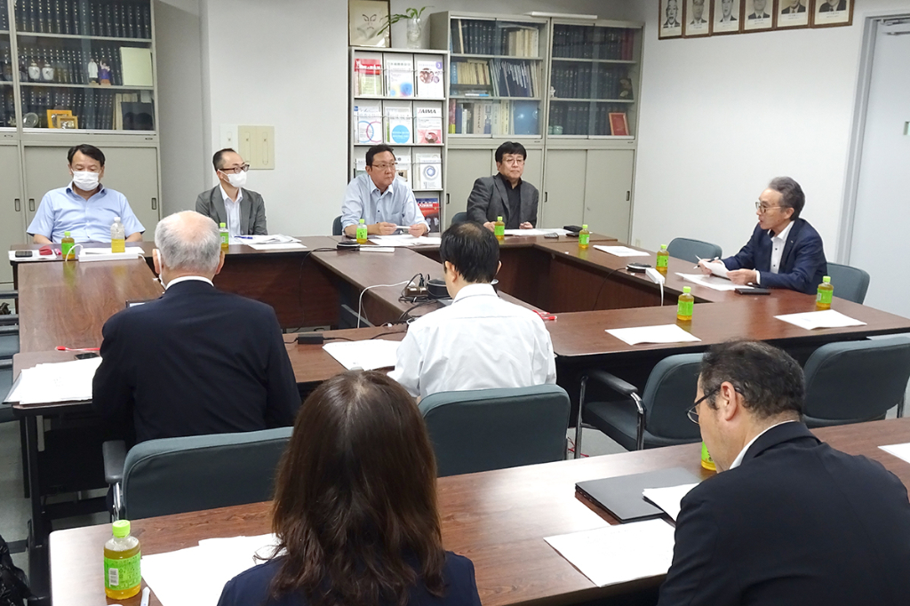 年2回開催される設立母体別会議