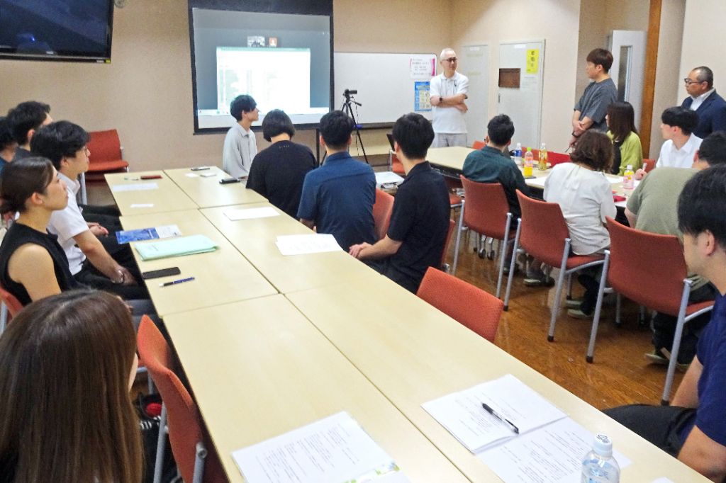 一都八県若手交流会の様子（写真右上が筆者）