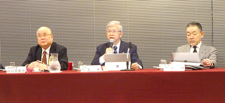 記者懇談会で不妊治療の保険適用の影響について説明した
