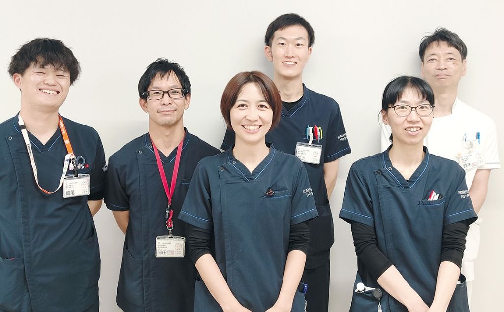 臨床検査科の皆さん。後列右から2番目が井上氏