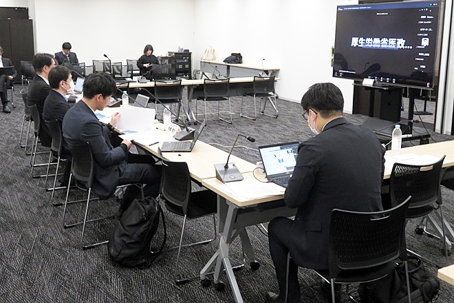 検査43項目・感染症5項目、検査結果の単位は統一せず