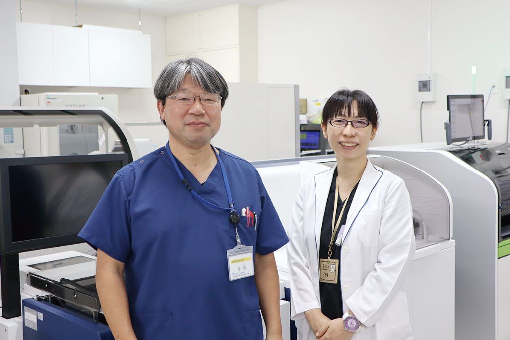 草間技師会長（左）と和智氏