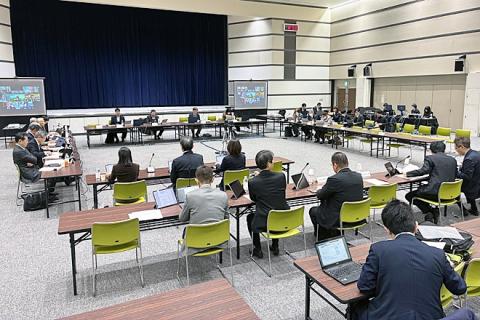 看護＋「検査技師など5職種」の協働加算を新設　点数など今後明らかに