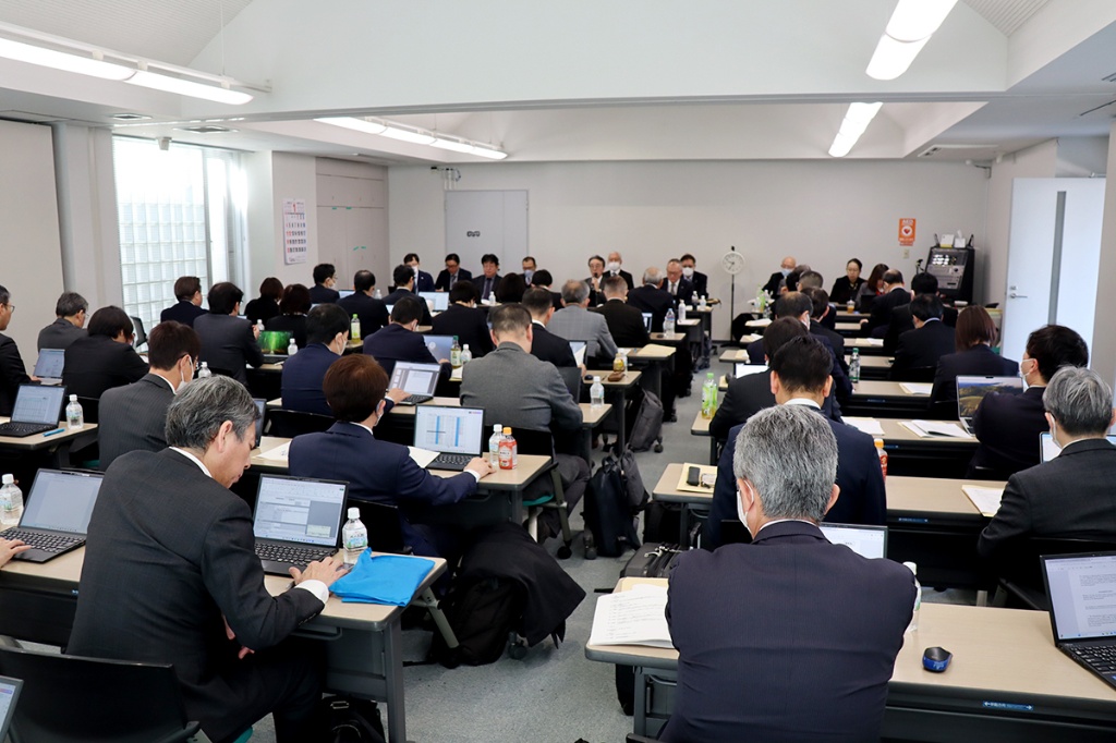 「年会費優遇制度」を新設へ シニア世代対象に