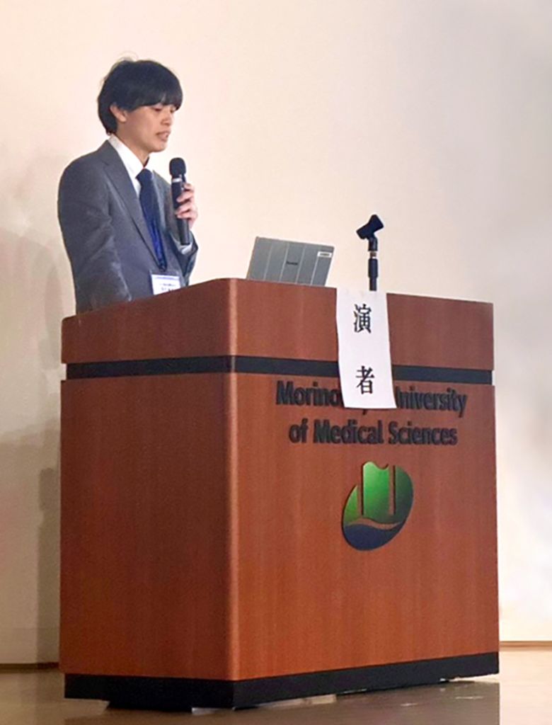 シンポジウムで講演する筆者