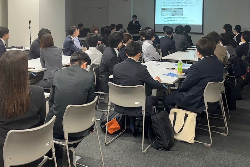 若手会員向け研究相談会でのグループワークの様子