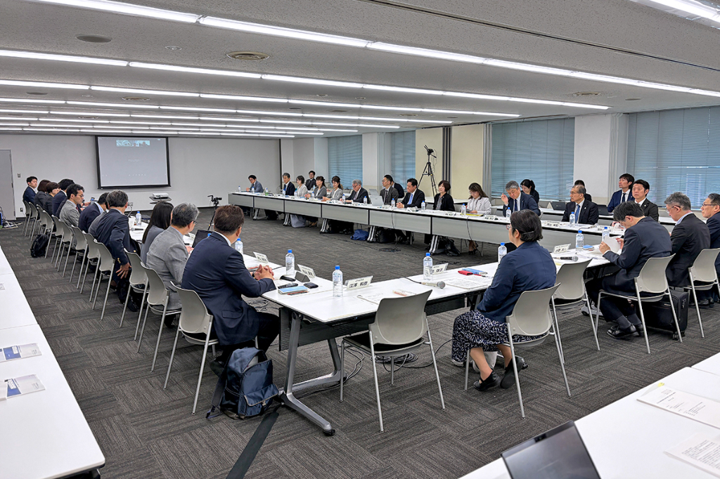 検査技師など養成・確保支援を議論