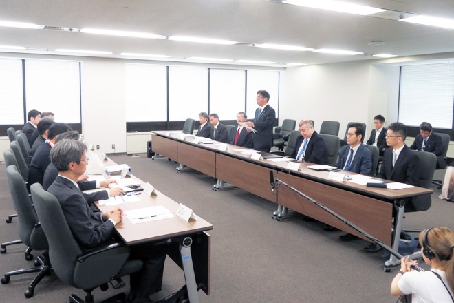 「医療用手袋」、購入受け付け開始 中東情勢の悪化で