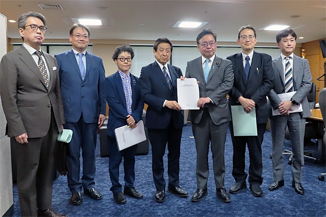 がんパネル検査「運用制限撤廃を」