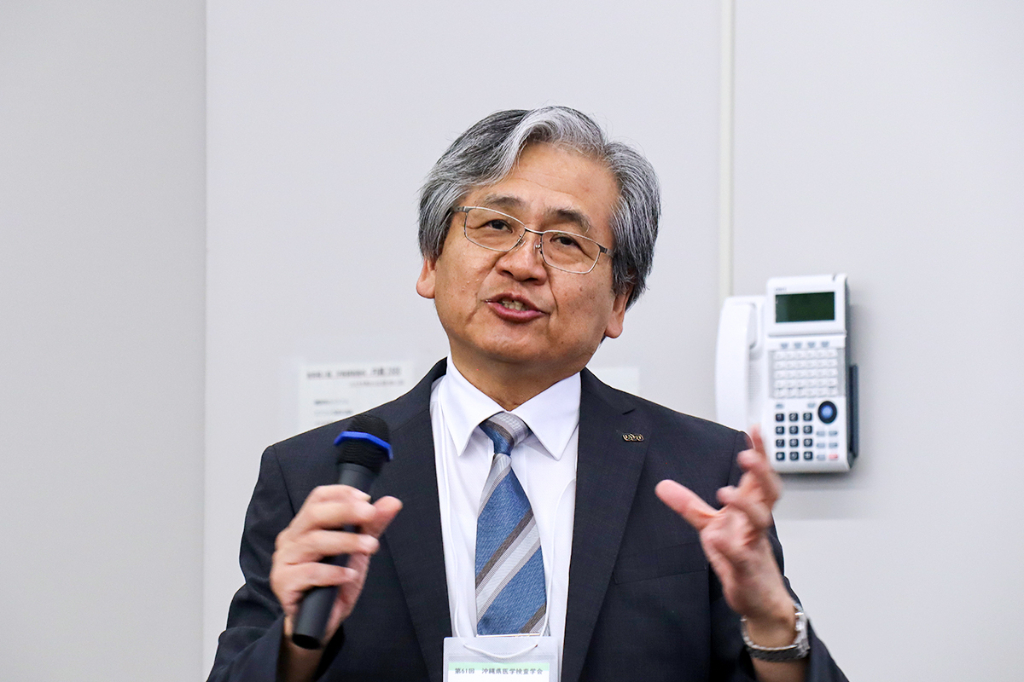講演する長沢会長