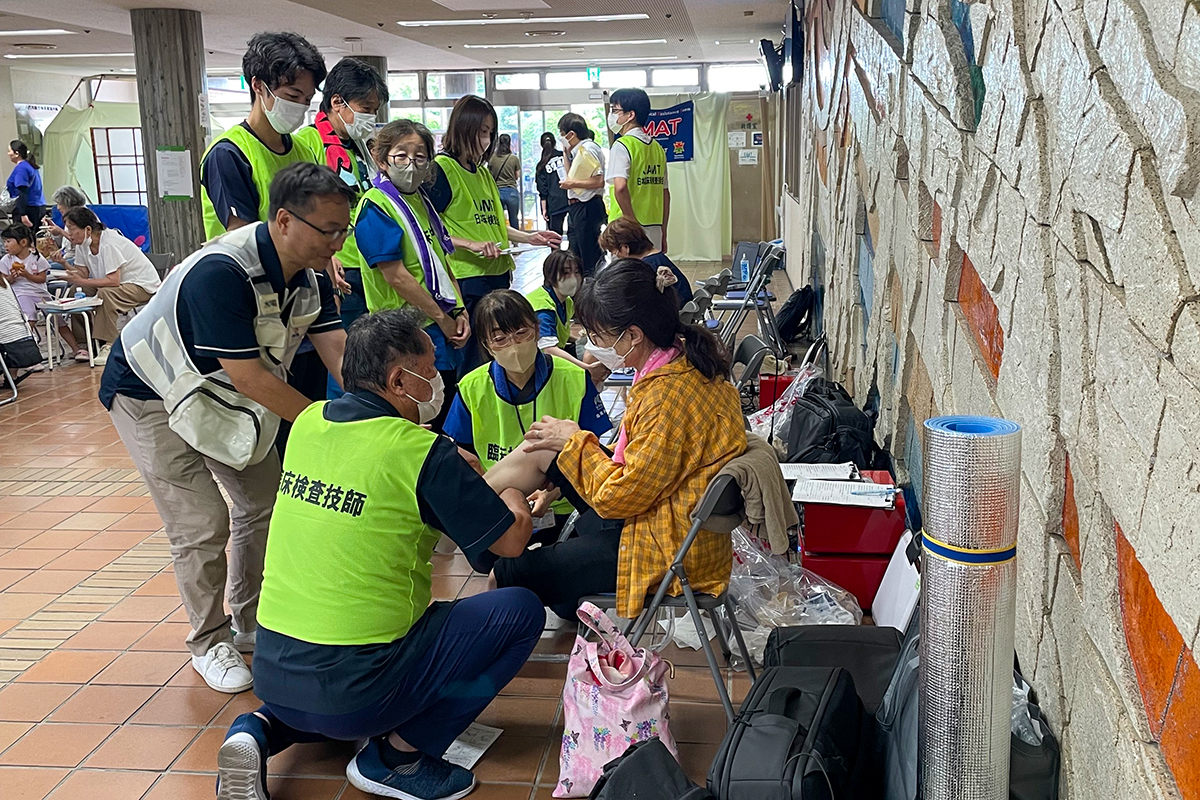 避難所でDVT検診を行う検査技師ら④