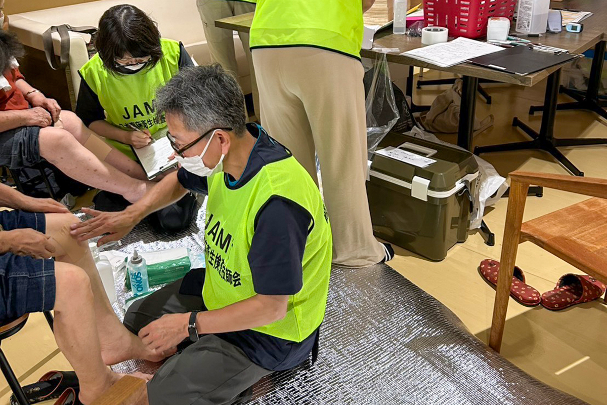 避難所でDVT検診を行う検査技師ら③