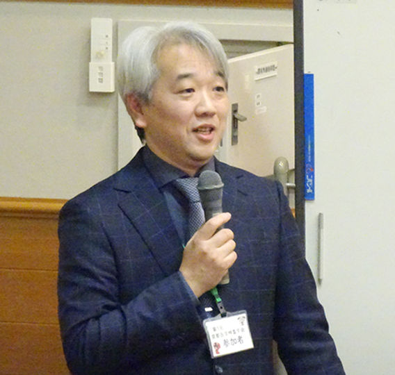 講演する中村教授