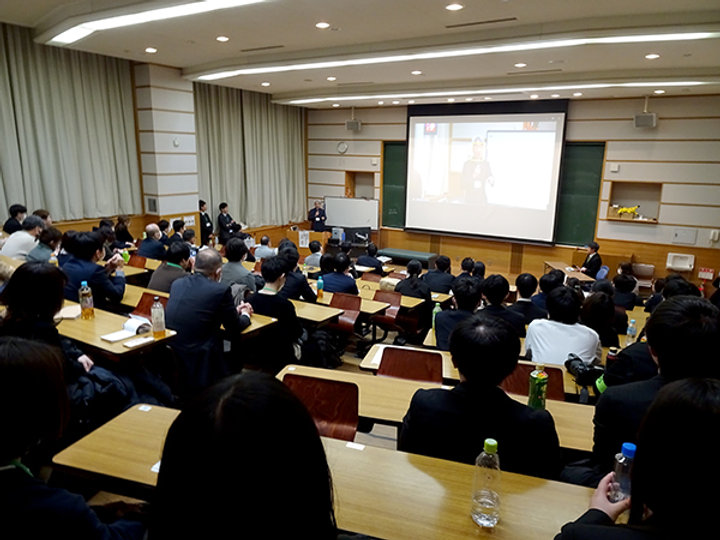 学生約70人含め、約200人が参加した学会